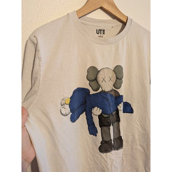 KAWS x UNIQLO UT Short Sleeve Shirt Gone Tee T-Shirt Men’s size L 100% cotton - Picture 5 of 6